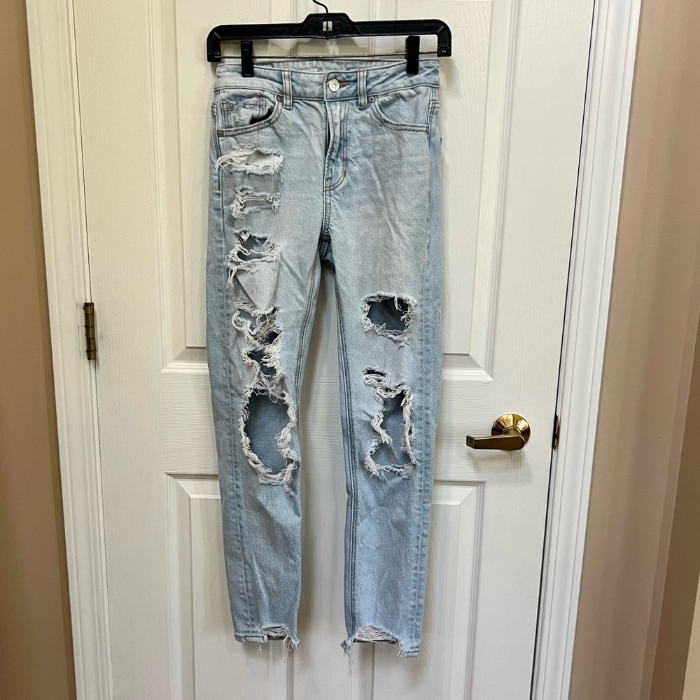 American Eagle Strigid Ripped Mom Jean - size 00 regular